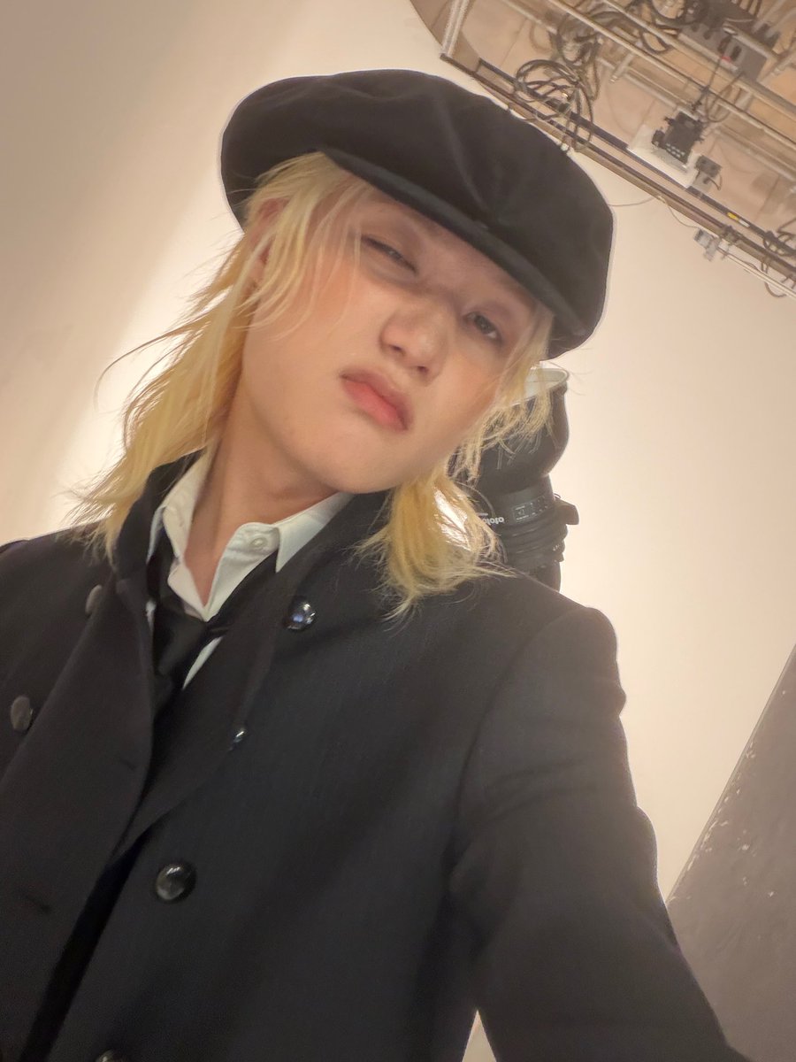 imseobsessed's tweet photo. this makes me so excited for the magazine release ✌︎('ω')✌︎ https://t.co/pSpYU5rcmm