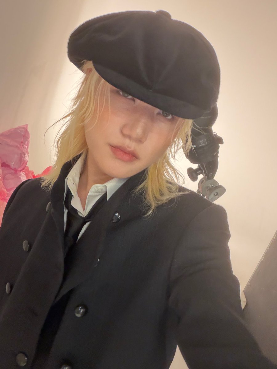 imseobsessed's tweet photo. this makes me so excited for the magazine release ✌︎('ω')✌︎ https://t.co/pSpYU5rcmm
