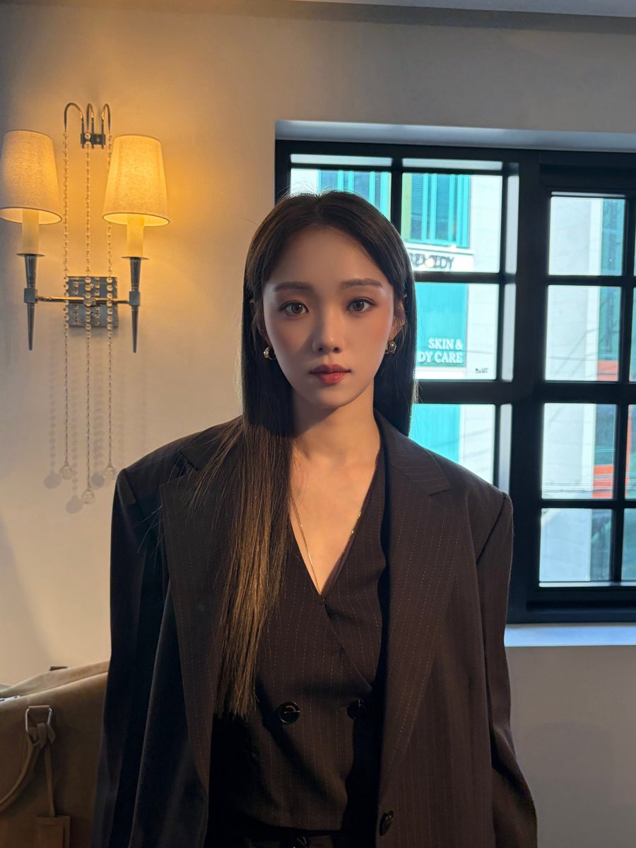 soda__b's tweet photo. 260903 #이성경 인스타

파리가 너무 그리워짐🤎💙

# 광고
# SandroParis
# SandroFW26 https://t.co/fZhVkaXcf1