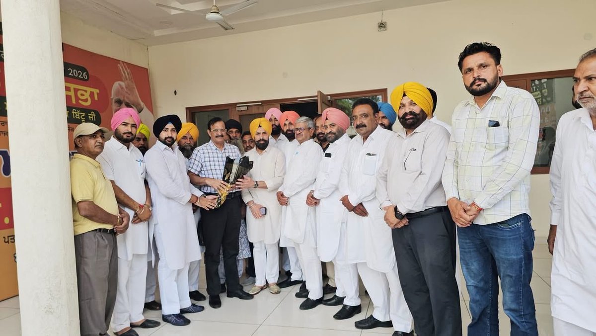 scsinglaoffice's tweet photo. ਭਾਜਪਾ ਜ਼ਿਲ੍ਹਾ ਬਠਿੰਡਾ ਸ਼ਹਿਰੀ ਅਤੇ ਦਿਹਾਤੀ ਦੀ ਸਾਂਝੀ ਸੰਗਠਨਾਤਮਕ ਮੀਟਿੰਗ ਹੋਈ। ਮੀਟਿੰਗ ਦੌਰਾਨ ਪਾਰਟੀ ਦੇ ਆਉਣ ਵਾਲੇ ਪ੍ਰੋਗਰਾਮਾਂ ਅਤੇ ਨਸ਼ਿਆਂ ਵਿਰੁੱਧ ਯਾਤਰਾ ਸਬੰਧੀ ਵਿਸਥਾਰ ਨਾਲ ਵਿਚਾਰ-ਵਟਾਂਦਰਾ ਕਰਦਿਆਂ ਸਮੂਹ ਅਹੁਦੇਦਾਰਾਂ ਤੇ ਵਰਕਰਾਂ ਨੂੰ ਜ਼ਿੰਮੇਵਾਰੀਆਂ ਤੋਂ ਜਾਣੂ ਕਰਵਾਇਆ ਗਿਆ।

#SarupChandSingla #Bathinda #BjpPunjab https://t.co/iAzHp4w2cF