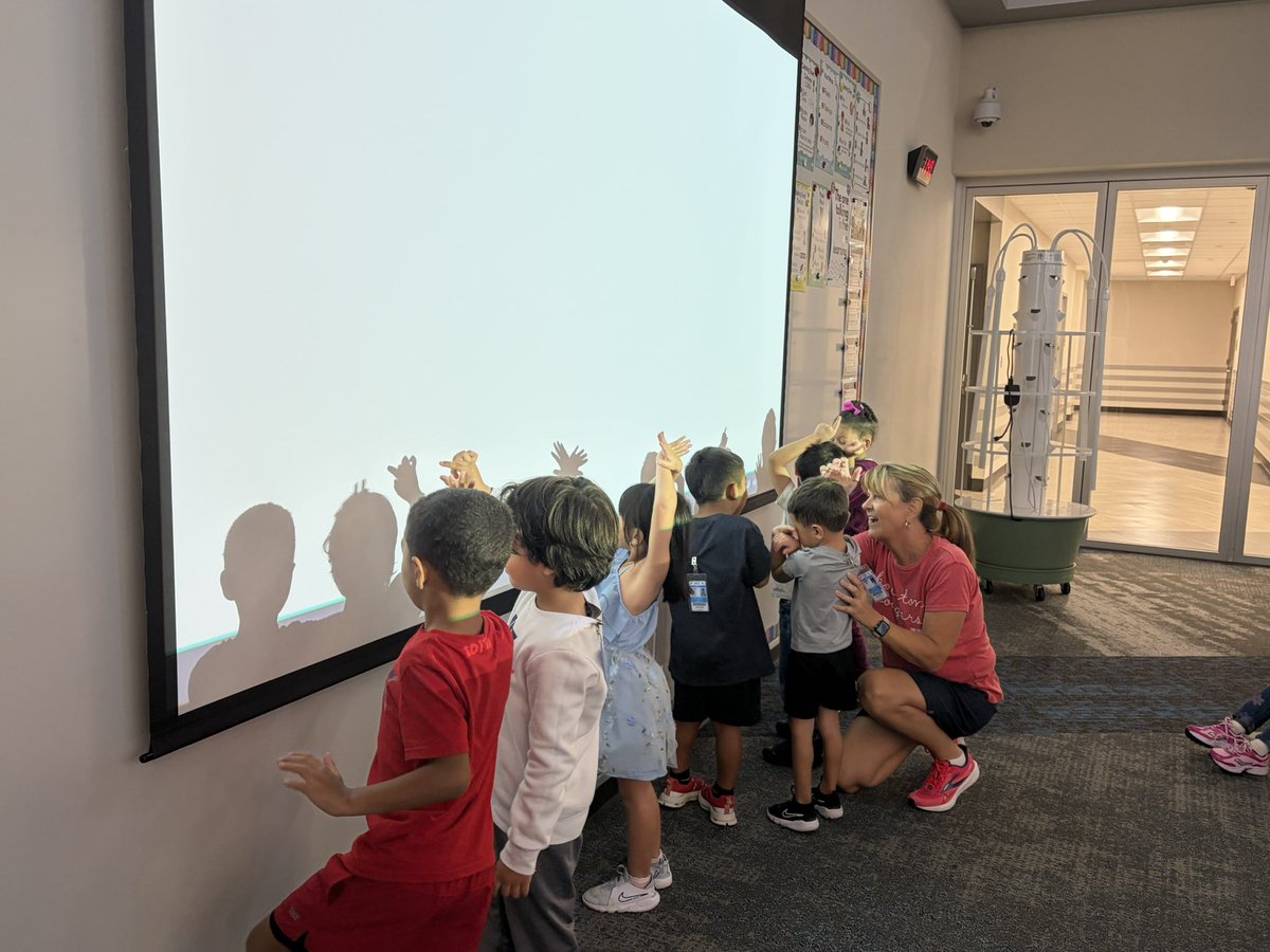 KiraBethDelgado's tweet photo. PreK had their second visit to the library. They loved making shadows! @OLE_leopards https://t.co/DYBmuVngzN