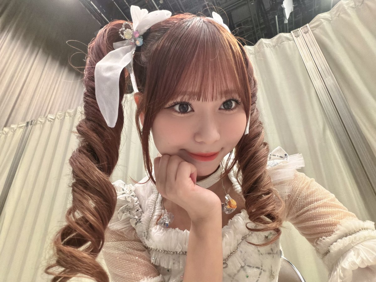 hana_oba's tweet photo. 「STAR」ありがとうございました⭐️♩

『恋、はじめました。』
披露させて頂けて嬉しいです🥹☁️💖

なんと大好きな宝石衣装で
音楽番組では
多分初めて？コロネツイン出来て
とっても嬉しい〜☺️🎀♡

#STARスター #イコラブ https://t.co/Wfhrhf4oKl
