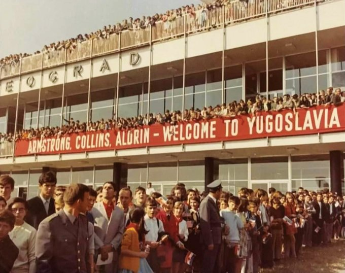 YugoslavVisuals's tweet photo. Crowds gather at Belgrade Airport to welcome the crew of Apollo 11 to Yugoslavia, 1969. https://t.co/XpXO28JqaS