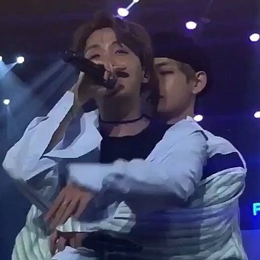 vjoonism's tweet photo. found these while looking for the first pic man why do they really always have some bullshit going on 😭😭😭 https://t.co/tNzDo7Coig