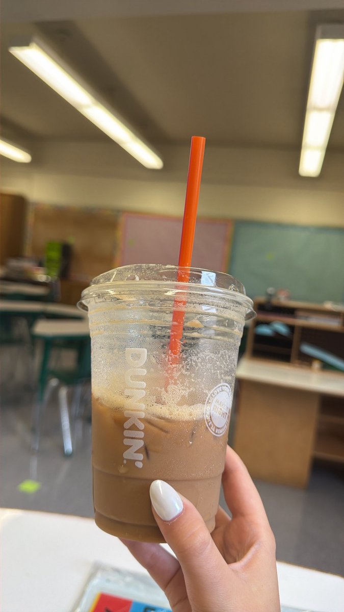 bribri0121's tweet photo. It took me 4 years of teaching to start drinking coffee. I don’t think I’ll ever go back 🩷🧡☕️🧡🩷
This teacher NOW runs on @dunkindonuts #dunkin #teachertwitter #lawtwitter #thursday #morning #coffee https://t.co/inxRkdFWTz