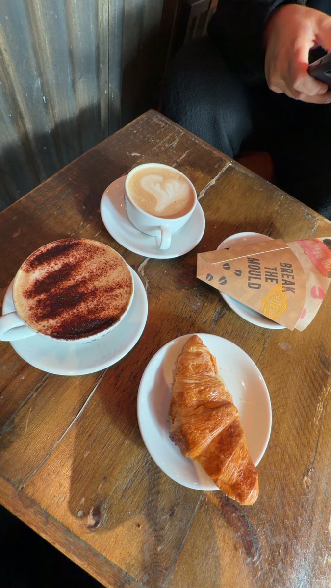 cs_kkmls's tweet photo. Shopping &amp; breakfast days funded by you 💸🦶🏼 https://t.co/tircgvioJi