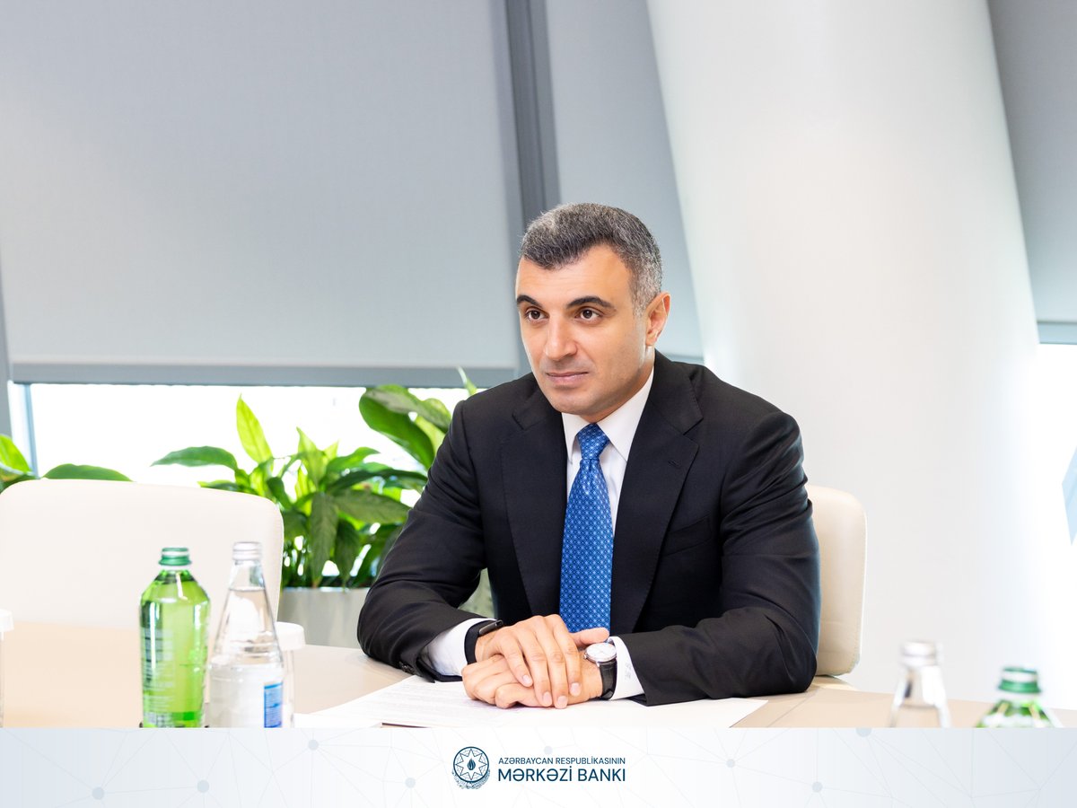 Merkezi_Bank_AZ's tweet photo. Mərkəzi Bankın sədri @TalehKazimov_T-un beşinci “Yüksəliş” müsabiqəsinin qalibləri Fatimə Eyyub və Şəhriyar Həsənverdiyev ilə növbəti görüşü təşkil olunub.

Görüş zamanı qaliblərin fərdi inkişaf proqramı çərçivəsində peşəkar inkişafının dəstəklənməsi, strateji düşüncə və liderlik səriştələrinin gücləndirilməsi istiqamətində nəzərdə tutulan fəaliyyət və təşəbbüslər barədə fikir mübadiləsi aparılıb. Sədr tərəfindən müasir idarəetmə yanaşmaları və dəyişikliklərin idarə olunması ilə bağlı tövsiyələr səsləndirilib.

Görüşdə həmçinin Mentorluq proqramının səmərəli həyata keçirilməsi üçün Mərkəzi Bank tərəfindən zəruri dəstəyin göstəriləcəyi bir daha vurğulanıb.

#MərkəziBank