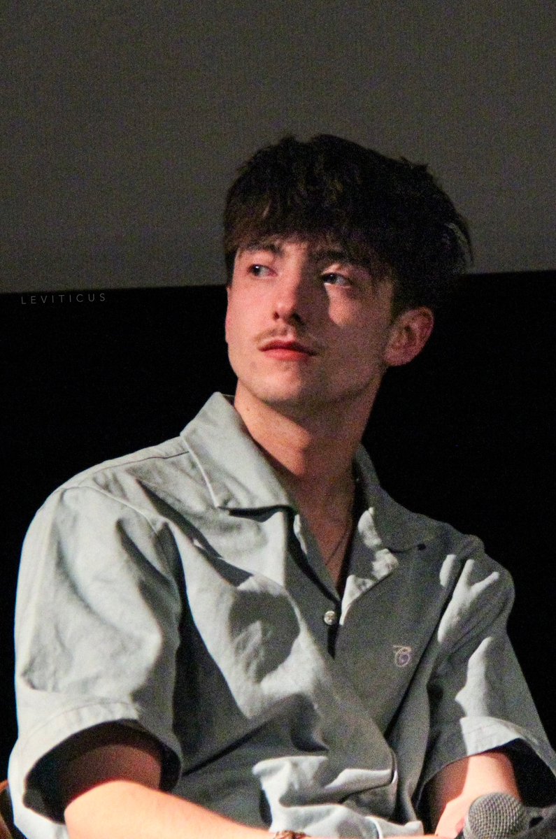 slytherinalexx's tweet photo. Beautiful Joe Bird shot by my friend on camera from London Q&amp;A https://t.co/mxoDYcXQYy