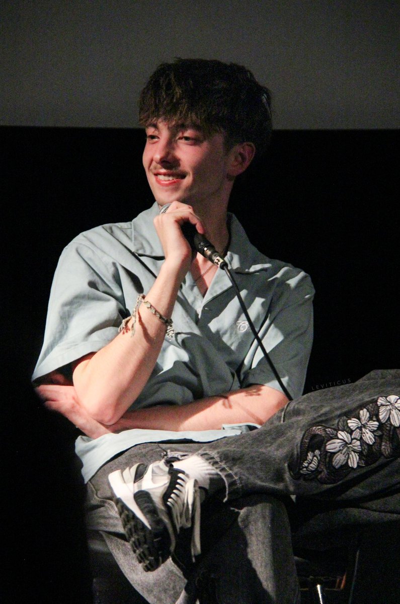 slytherinalexx's tweet photo. Beautiful Joe Bird shot by my friend on camera from London Q&amp;A https://t.co/mxoDYcXQYy