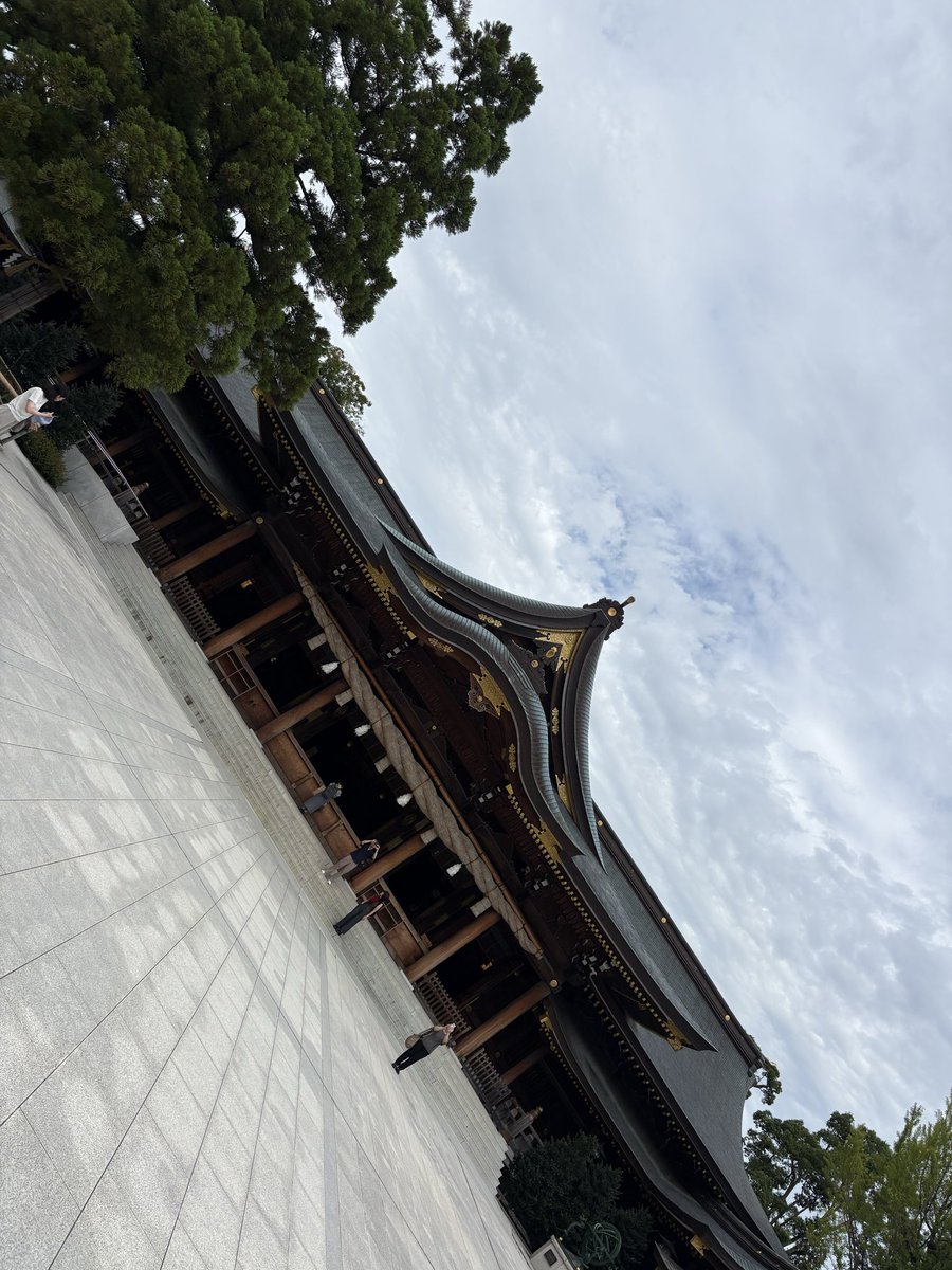 M_riko_0501's tweet photo. スノの当落の前に友達が神様に祈りに
行くって言うので一緒に行ってきた✌️
ツアーの前に行ったばかりなので
お家にお札2枚になるw https://t.co/rOmcLkRo5u