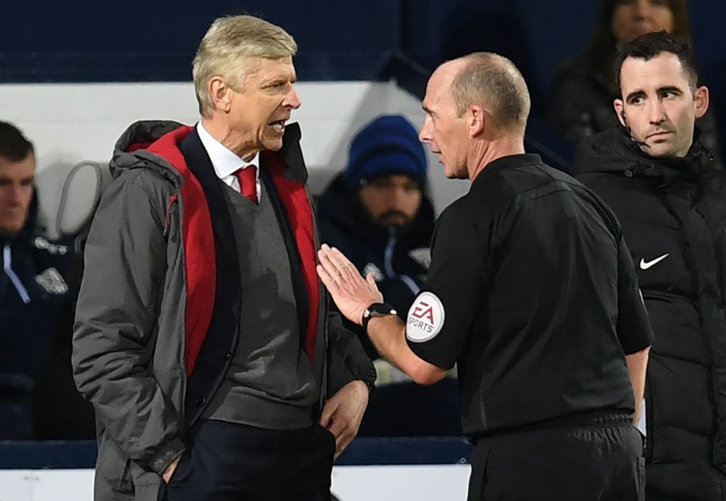 Roba2017's tweet photo. @talkSPORT Wenger: "You’re not honest."

Mike Dean: "So you’re calling me a cheat?"

Wenger: "I maintain what i say, you’re not honest, you’re a disgrace. You’ve done this to us many times before, you’re supposed to be professional."

Wenger banned for 3 games and fined 40k.

#PGMOLCorrupt https://t.co/lzBYu6Yutq