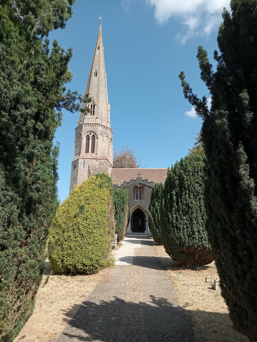 phil0073's tweet photo. Southern way to #StLawrenceStanwick, #Northamptonshire.Spire is c.156 feet high #PhilOnaBike #FootpathFriday #SpiresOnSaturday #SteepleSaturday #treepeople https://t.co/UO0jk9iR7F