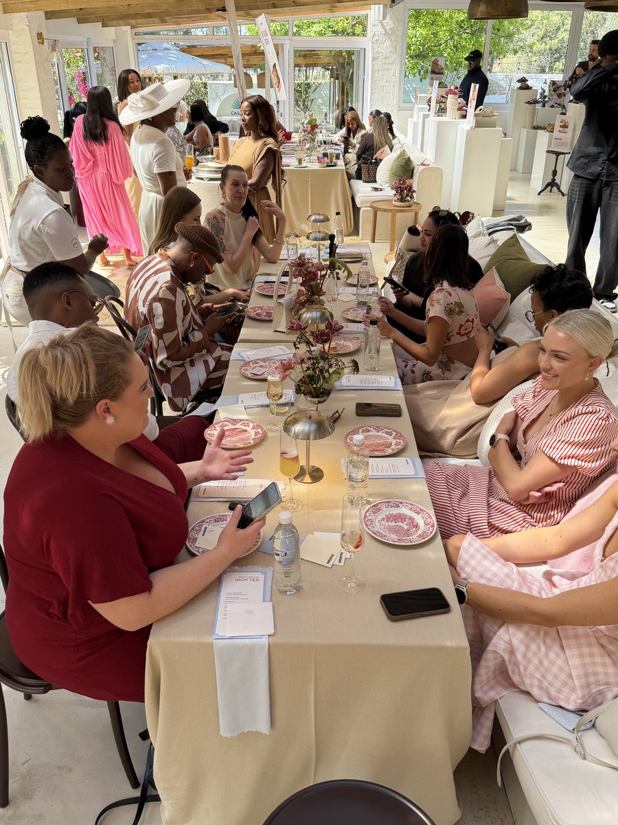 ThabisoDesigner's tweet photo. high tea 🫖 morning. https://t.co/9UMR1GBNXx