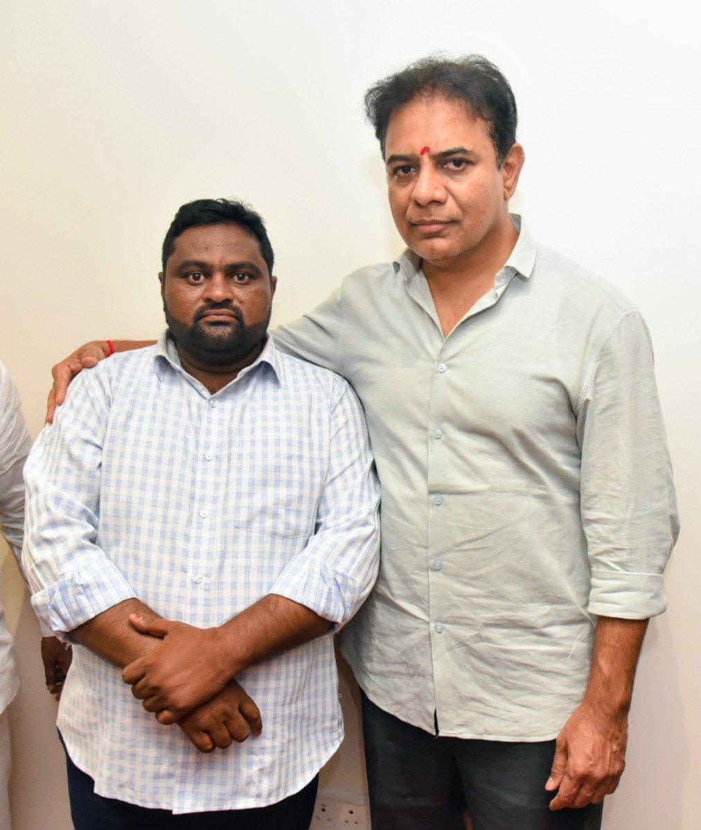 KUNTIGORLALING3's tweet photo. ఈరోజు మిర్యాలగూడ రైతు సదస్సుకు వెళ్తున్న బిఆర్ఎస్ పార్టీ వర్కింగ్ ప్రెసిడెంట్, ఐటీ పురపాలక శాఖ మాజీ మంత్రివర్యులు KTR అన్న గారిని నల్గొండ లో కలవడం జరిగింది. @KTR_News @KTRBRS @mckotireddy @jagadishBRS @BRSparty @BRSTechCell @BRSParty_News https://t.co/zVGgq8sYbB