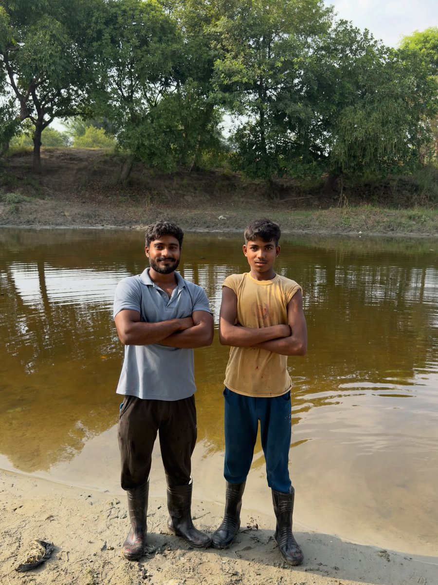 NalinisKitchen's tweet photo. This boy named Akash Gupta and his friend cleaned the Manorama River, working for more than 100 days. They are doing the job that babus should be doing. They deserve a big salute. https://t.co/UX439GYsoE
