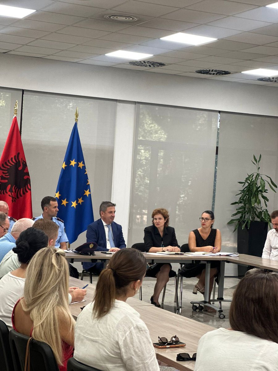 AlbanianDiplo's tweet photo. Procedura më të qarta, bashkëpunim më i mirë dhe standarde të garantuara për studentët e huaj që zgjedhin Shqipërinë.🎓

Në Ditën e Hapur të organizuar nga MEPJ, mbi 30 përfaqësues të universiteteve publike dhe private diskutuan me institucionet përgjegjëse për lehtësimin e procedurave të vizave dhe lejeve të qëndrimit, pa cenuar kërkesat e sigurisë dhe përgjegjshmërisë institucionale.

🔗 https://t.co/YZEMex0Gg3