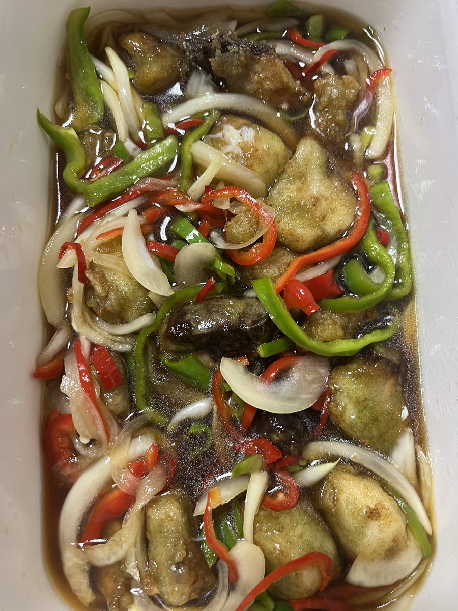 m_y_1219's tweet photo. この前釣れたブリの南蛮漬け
野菜は自分の畑で採れたやつ
#自給自足 https://t.co/ymxD0fhuDP