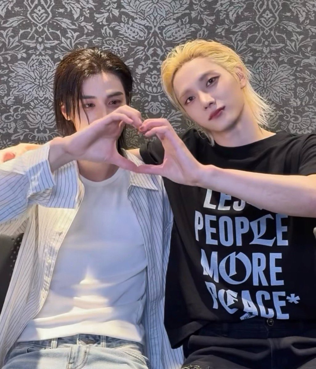 seaofhan's tweet photo. 🐈🐰 https://t.co/nfLFNgbpAx