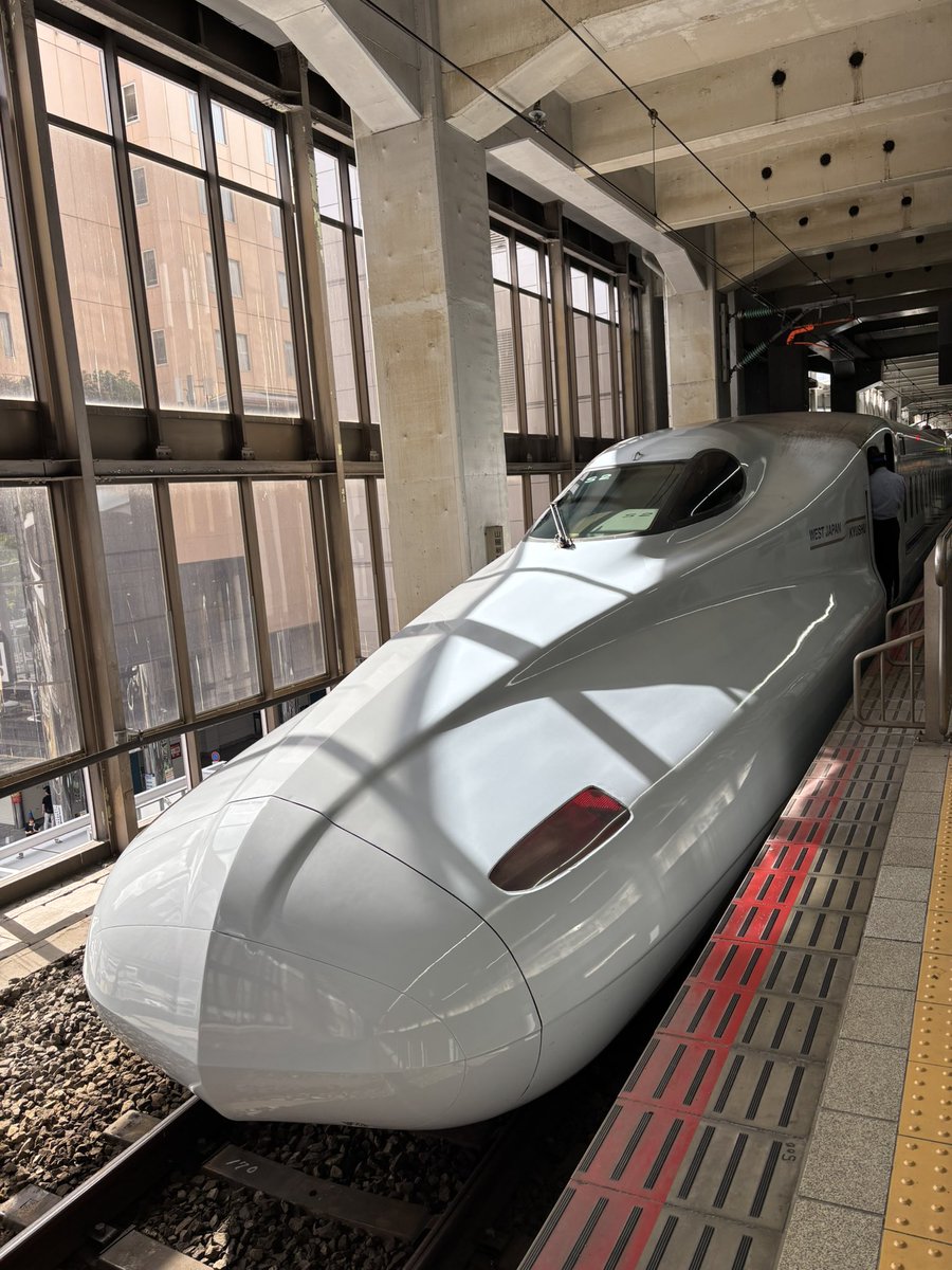 o_n_pu's tweet photo. 30年ぶりに下関へ。

初めましてのサクララウンジや、新幹線。総勢33人の法人……暑い中の墓参り。

楽しかった😂

もう2度と行くことはないつもりで参加した。行って良かった。 https://t.co/NcxUmNFvnk