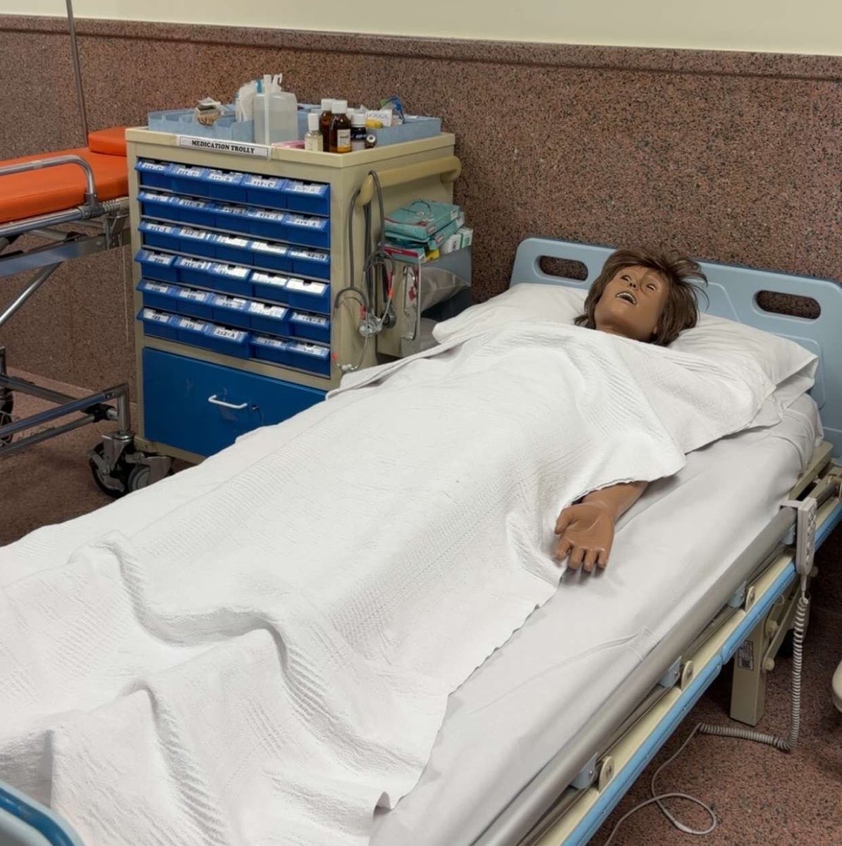 nrjudy7's tweet photo. اول كلاس عملي في السنة الاولى💓
#UQUNURSE48 https://t.co/5mCQv4wKly