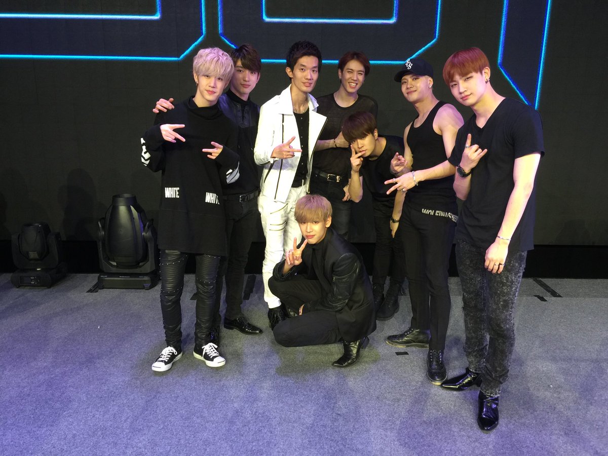 lix_lee007's tweet photo. See you soon @JINYOUNG https://t.co/1HKLTGc74H