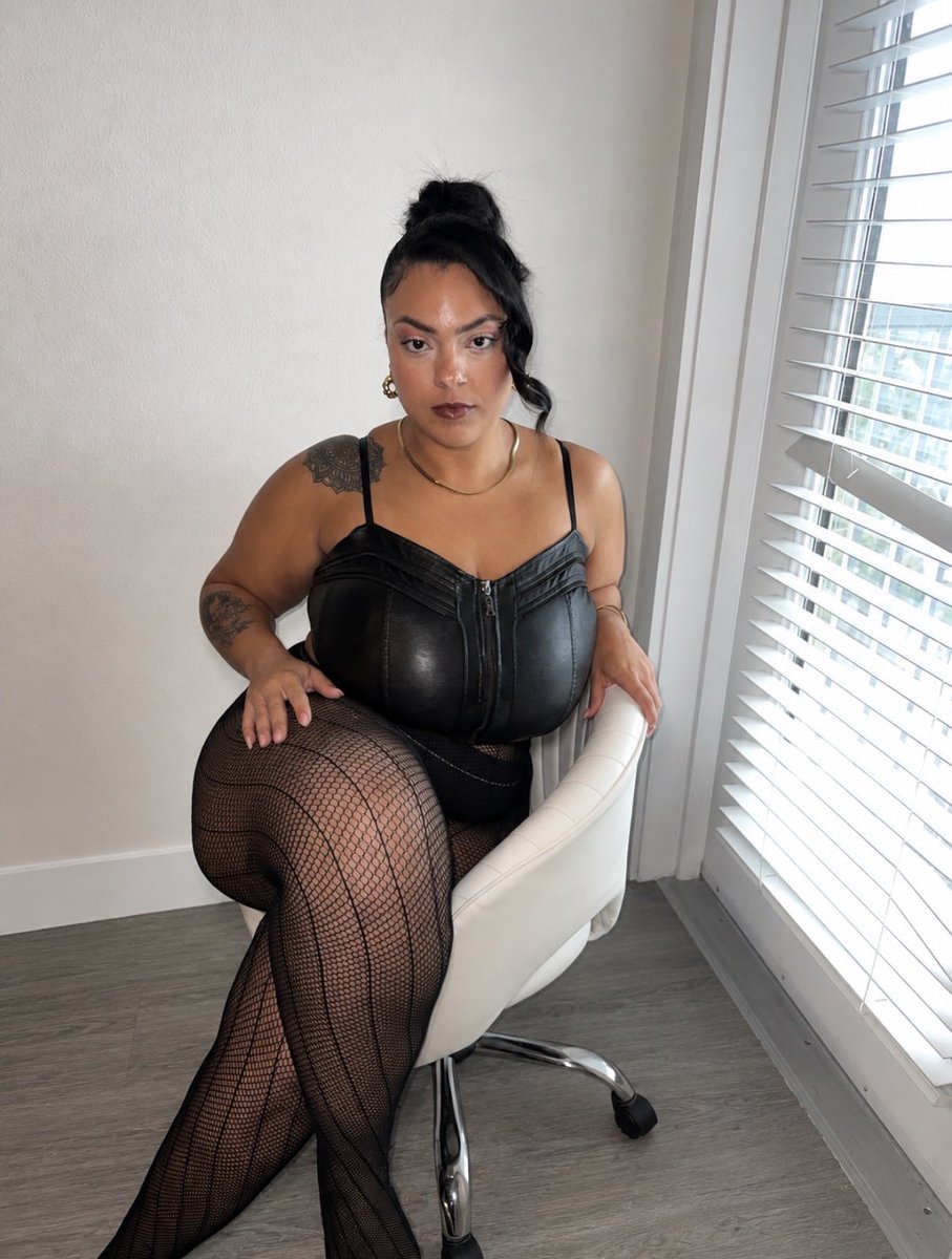 yourgodlani's tweet photo. Hotter than your wife🖕🏼 https://t.co/eoEgi4v2ba