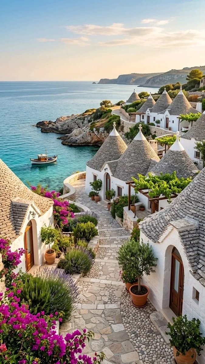 earthserenityy's tweet photo. Alberobello Italy https://t.co/l6Xppge2FU
