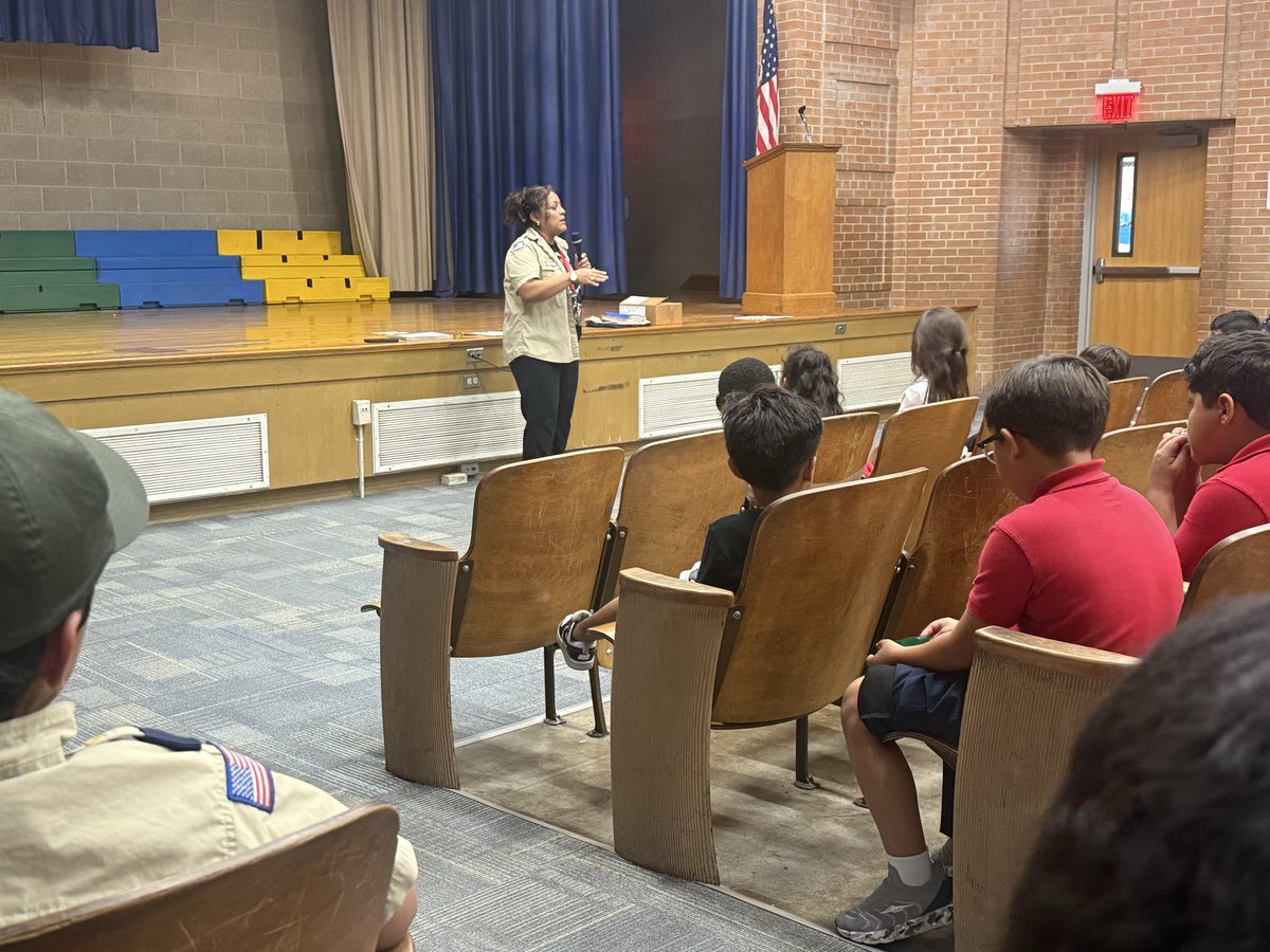 adricamposlow's tweet photo. We have the best scout leaders! Thank you Ms. Guerra and Mr. Almazan for leading the Foster troop! @fosterdisd https://t.co/B7oL9aV1NY