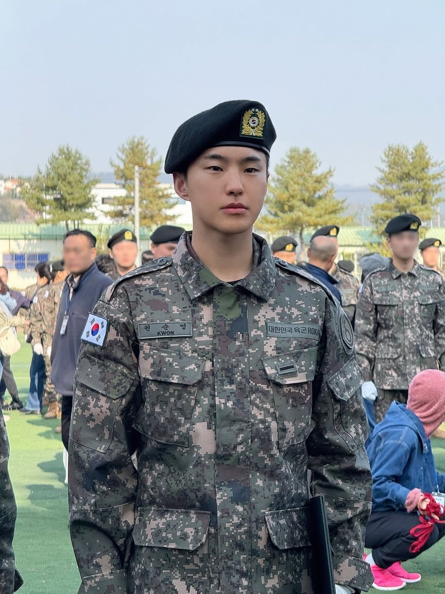 allkpop's tweet photo. #SEVENTEEN's #Hoshi makes sergeant a year into service after a third early promotion https://t.co/8aJKV4JDRX