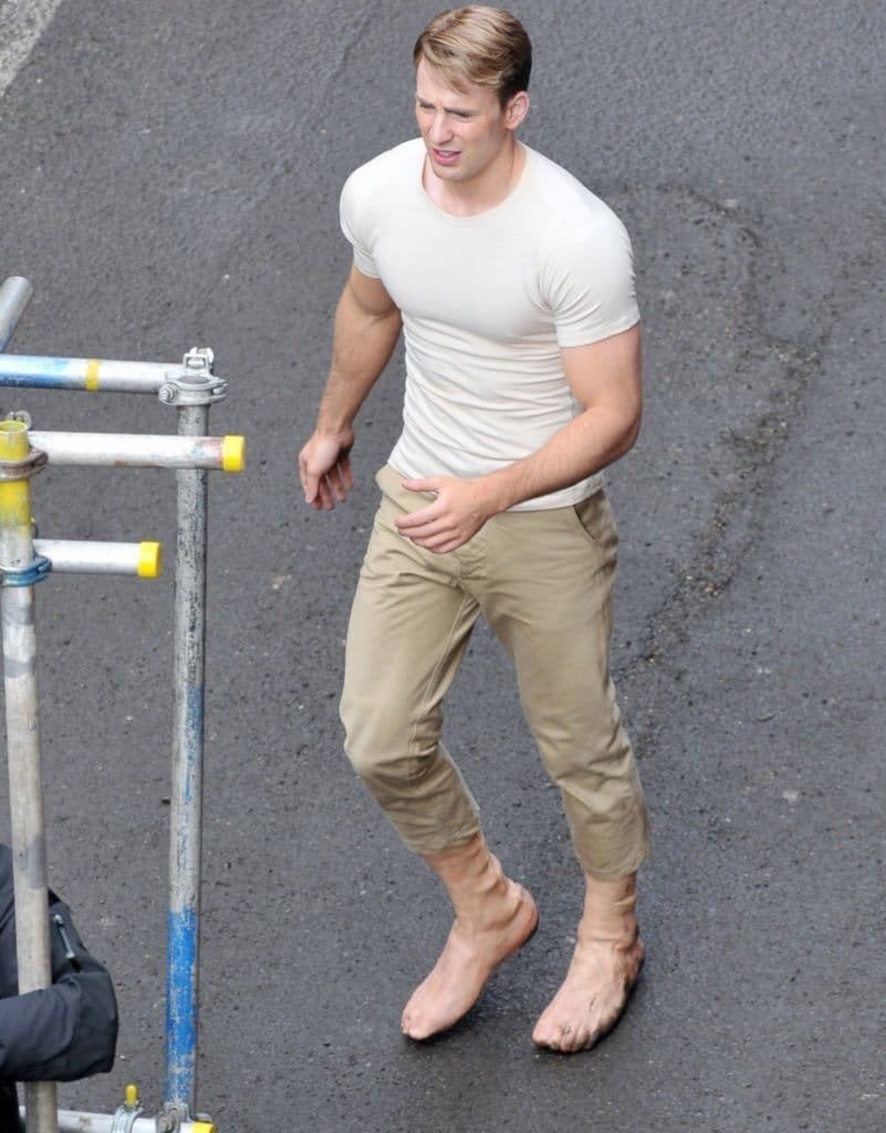 RiseWithinn's tweet photo. Hey @grok, did Hollywood really go this far for a barefoot scene? 👀 Were Chris Evans’ feet actually fake in Captain America? Bro gets paid millions but couldn’t do one simple chase scene barefoot? 😂😭 https://t.co/I0Px2ltJIF