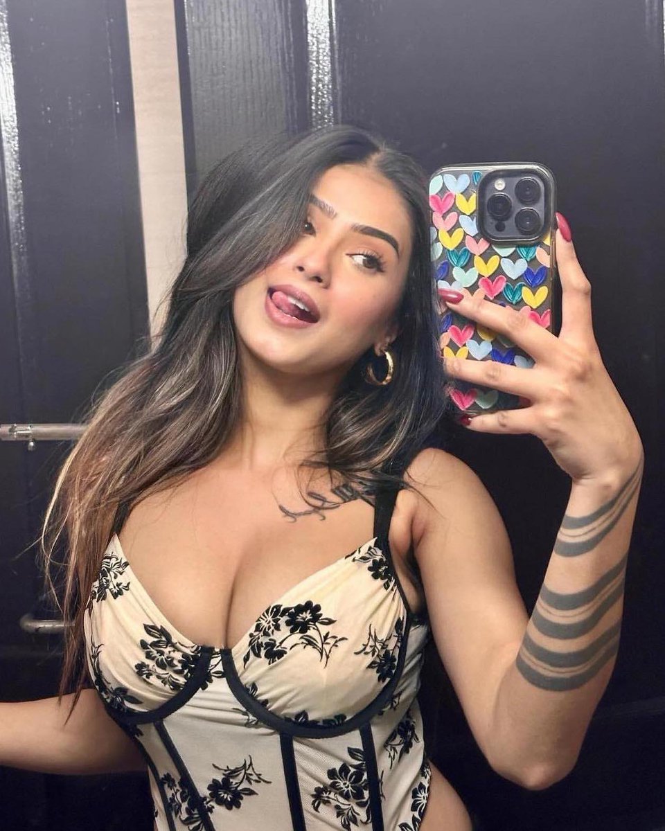 dailydivahq's tweet photo. Sambhavi is giving 100% certified baddie energy 💅🔥🥵 https://t.co/NcEJQ8Uj79