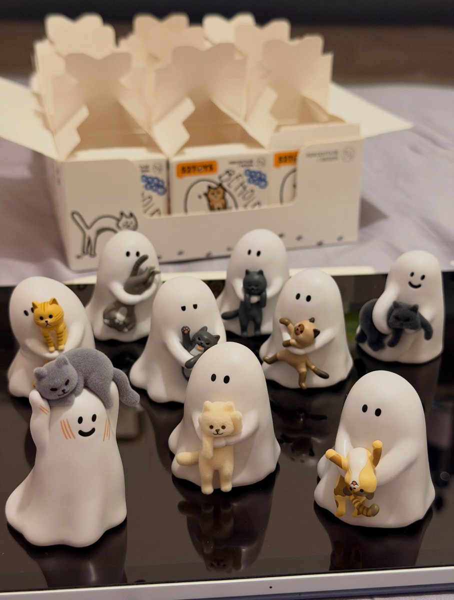cheirlotte's tweet photo. GAK KUAT 😭 MINI BLIND BOX SETAN GENDONG KUCING INI LUCUU BENER 🐱👻 https://t.co/VmQUYBCLTm