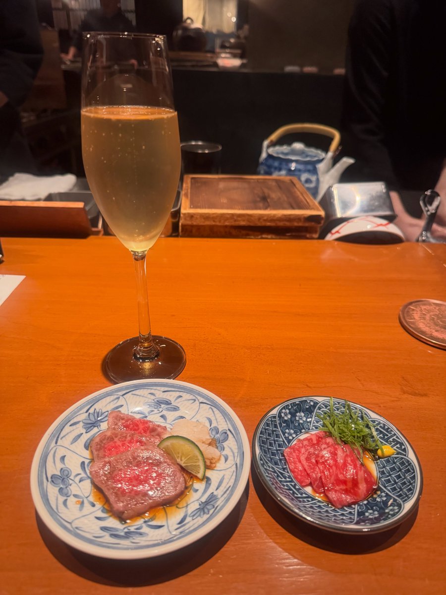 mia830527's tweet photo. 今日は落ち着いた雰囲気の中で、ゆっくり和牛を楽しんできました
どのお料理も丁寧で、素材の美味しさもしっかり感じられて満足
こういう夜って、なんだか心まで満たされるね。 https://t.co/5HnhupZUS6