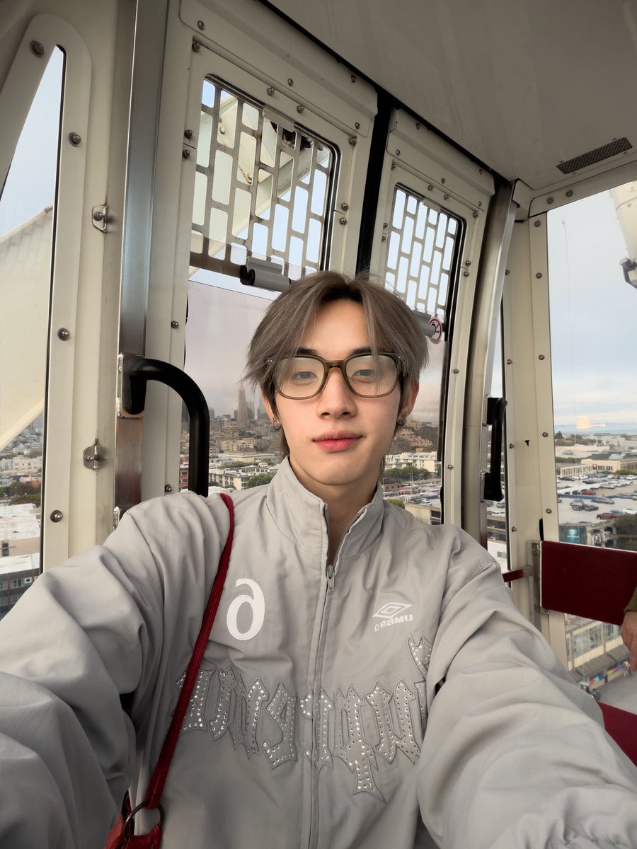 mvrrorbaII's tweet photo. pretty boy https://t.co/kfIomOkspI