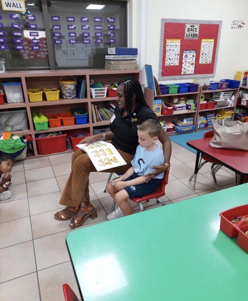 RotaryMidIsle's tweet photo. 2nd Sept 2026

Read a Book Initiative (Joint Project with the Rotary Clubs of St Martin Sunset &amp; Sunrise! 💪🏼🙌🏼)

President Grace read to the kindergarten class of the Learning Unlimited School (the class of Tr. Maya) 

#RotaryDistrict7020
#ServiceAboveSelf
#CreateLastingImpact https://t.co/AwuFAiFnGV