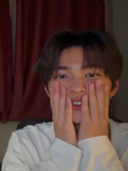 eomseanshineee's tweet photo. Keonho as Loopy🩷
Pantes cocok, soalnya mirip🤭🤏🏻 https://t.co/1l5kZjCIIU