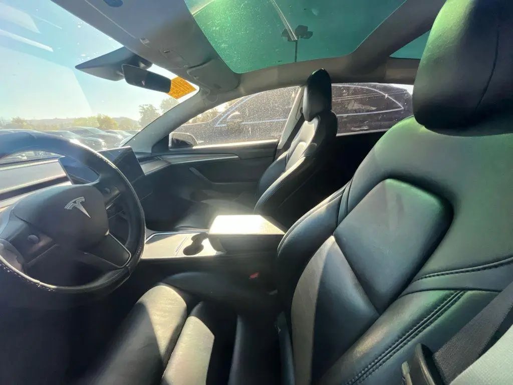 banton94414's tweet photo. 🚘 2022 Tesla Model 3 Standard Range

💰 $16,995
📍 112,537 miles
⚡ Fully Electric
🔋 272-mile EPA-estimated range
🚘 Rear-Wheel Drive
🎨 Pearl White Multi-Coat exterior
🤍🖤 White/Black interior
⚙️ Automatic transmission
🔌 8 hrs Level 2 charging

🔥 Priced at just $11,995 DM💰 https://t.co/q8liHsCHXH