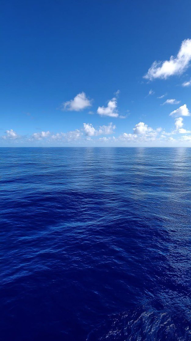 lunecrumbss's tweet photo. calm blue sea serenity 💙 https://t.co/4UyvjgvJRC