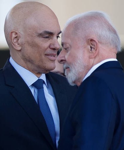 ancapchequei's tweet photo. 🚨URGENTE: Após escândalo de Moraes, Flávio Bolsonaro ultrapassa Lula pela primeira vez em pesquisa do PoderData. https://t.co/Hs6jTwI1Pr