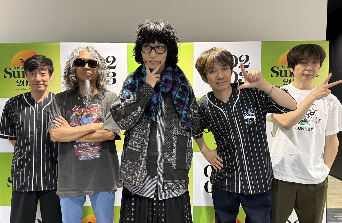 MegaShinnosuke's tweet photo. スピッツの皆様 有明サンセットにて
出会えた皆様 ありがとうございました!!

草野マサムネさんと同郷でして
僕のおばあちゃんとマサムネさんの
ご両親が仲良くさせてもらっている
話も飛び出した運命回でした‼️🙏

12月18日のワンマンライブでも
お待ちしておりますヨ!!
https://t.co/pXb5fg7jYi https://t.co/V6NlsZjv18