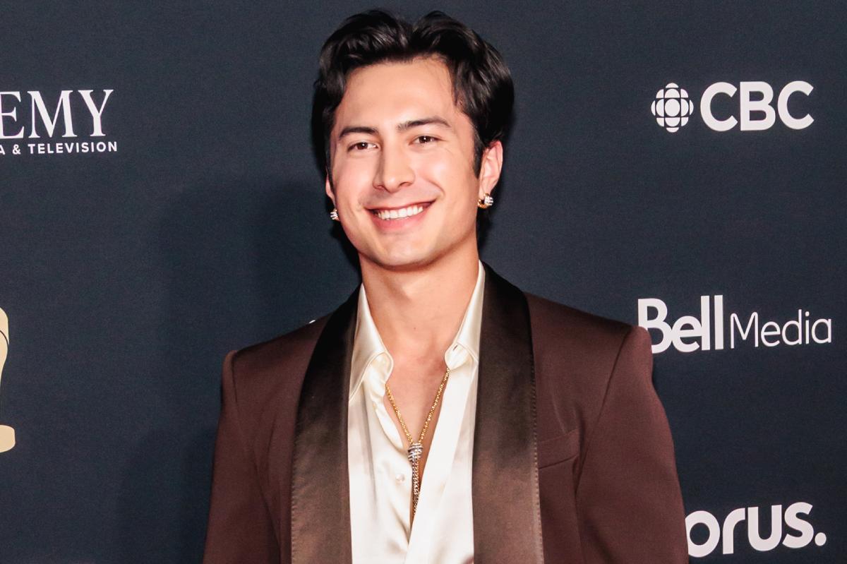 PageSix's tweet photo. Hudson Williams said his skin looks ‘so even and moisturized’ after using this serum — and it’s on sale https://t.co/zLEfeoIMCy https://t.co/4PwezPUK7x