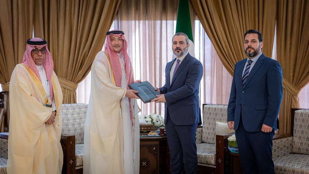 ksaembsy's tweet photo. قدَّم سعادة سفير خادم الحرمين الشريفين لدى الجمهورية العربية السورية الاستاذ غازي بن رافع العنزي نسخة من أوراق اعتماده إلى معالي وزير الخارجية السيد أسعد حسن الشيباني، وذلك تمهيدا لبدء مهامه الدبلوماسية رسميا. https://t.co/pQklP8rlSx