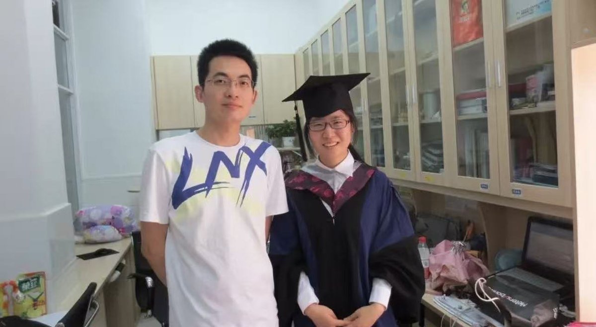 btcmos's tweet photo. 安徽大学副校长付磊 
和他的女学生的婚外不正当关系。

墙内开始允许发了，
我刚发的比较早，还不允许发。

给大家补充两张他的生活照。

说实话这哥们还确实算是事业有成，
这次是他的女儿把他曝光了。 https://t.co/QrQBG96sUK