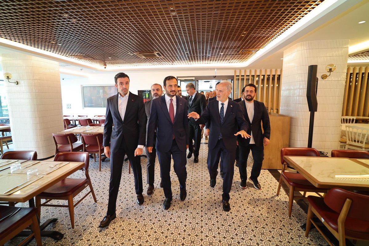 mehmettkucuk1's tweet photo. İl Başkanımız Sayın Abdullah Özdemir ile birlikte, İlçe Başkanlarımızla İstanbul Ticaret Odamızı ziyaret ettik.

İstanbul’un üretim, istihdam ve ticaret kapasitesini daha da ileri taşıyacak çalışmaları, iş dünyamızın beklentileri doğrultusunda değerlendirdik.

İTO Başkanımız Sayın @SekibAvdagic ve yönetimine misafirperverlikleri için teşekkür ediyorum.