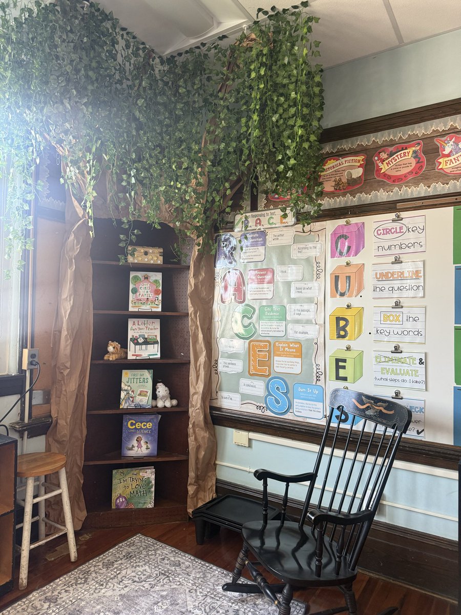 MsPuso's tweet photo. It would be a shame not to post all of the hard work I put into my classroom to make the year feel magical. ✨ #thirdgrade #magicalyear #weehawken https://t.co/UafySLyC2g