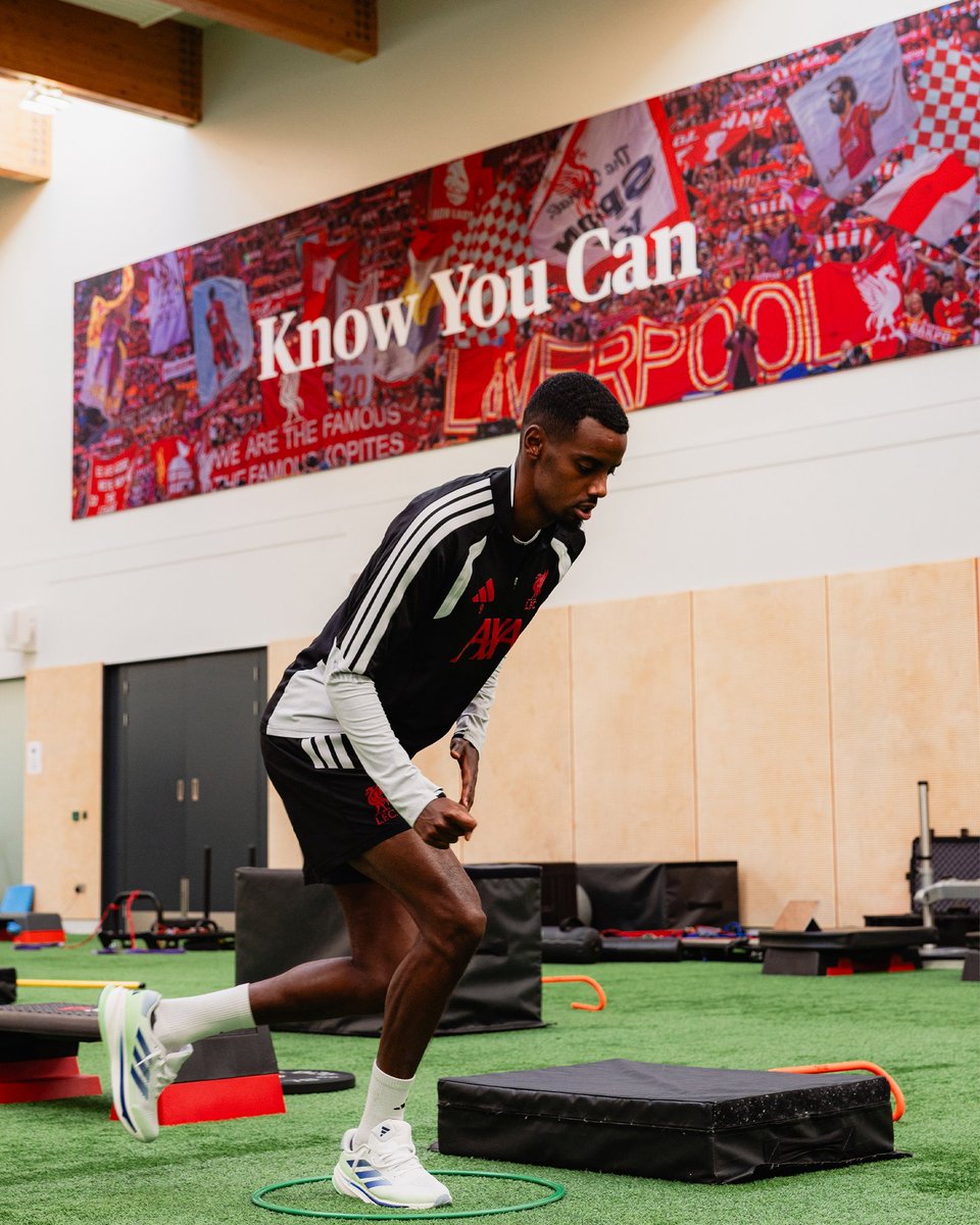 DailyFootyTakes's tweet photo. Liverpool's squad situation ahead of Ipswich tonight:

​❌ Gomez (Muscle)
❌ Leoni (ACL)
❌ Chiesa (Back)
❌ Bradley (Knee)
❌ Ekitike (Achilles)

​✅ Bradley Barcola AVAILABLE for his debut 🔥

​Do Liverpool get their 1st win of the season or are we in for another dropped points https://t.co/OfEVRZtQIX
