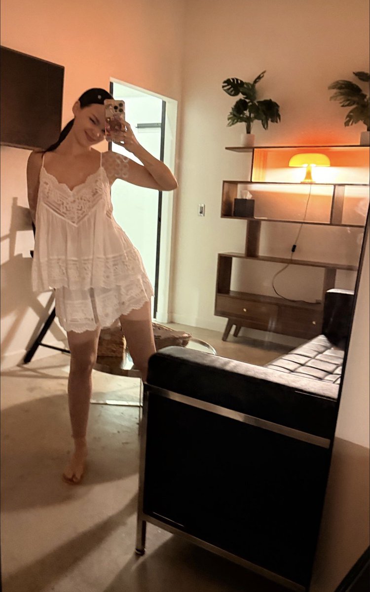 wickedlydovee's tweet photo. dove cameron hate is soo forced 😭 but keep giving my girl attention she makes beautiful music🥰 https://t.co/jQqiAsZCjf
