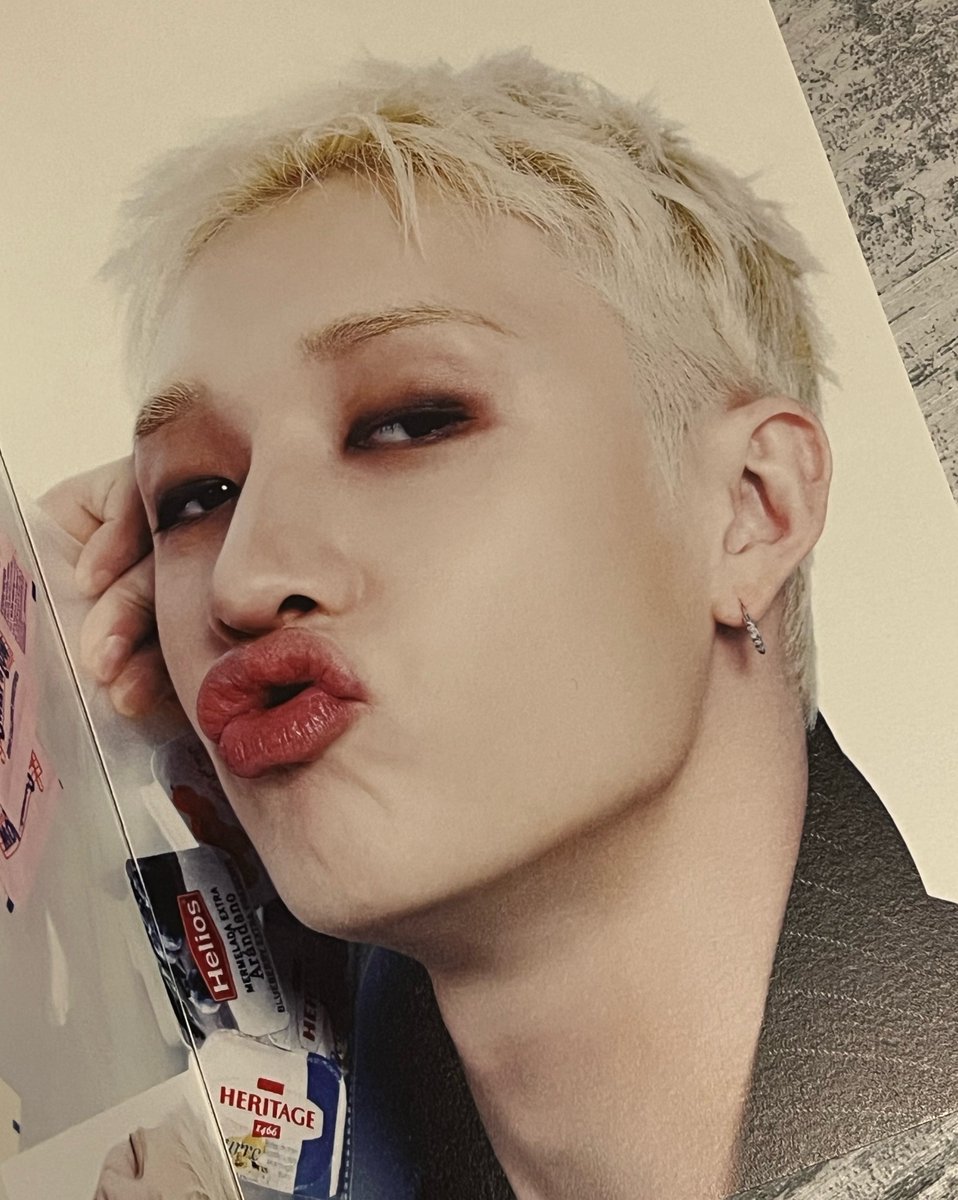 gnabnahc_luvs's tweet photo. IM GONNA SMOOCH HIM 😭😭😭 https://t.co/dcuL4KTyew