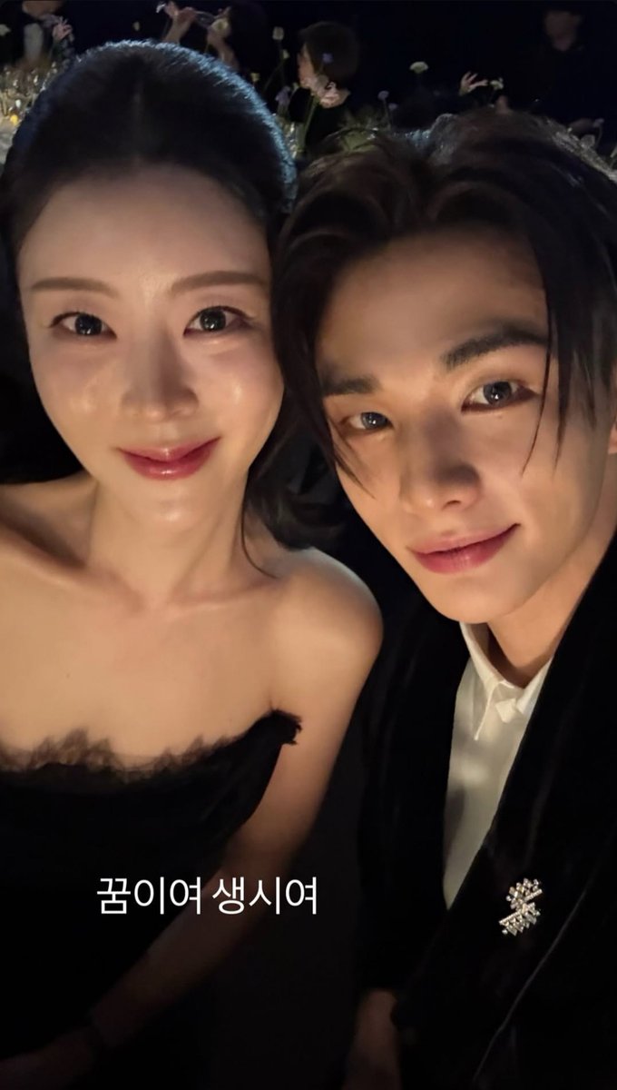 hyunjincrave's tweet photo. Guests at the Cartier Gala dinner have reportedly all fallen for Hyunjin:

“Everyone fell for Hyunjin, not only because he’s handsome, but also because he has such good manners.”

“Is this a dream or am I really awake?” https://t.co/THdbP2qWgQ