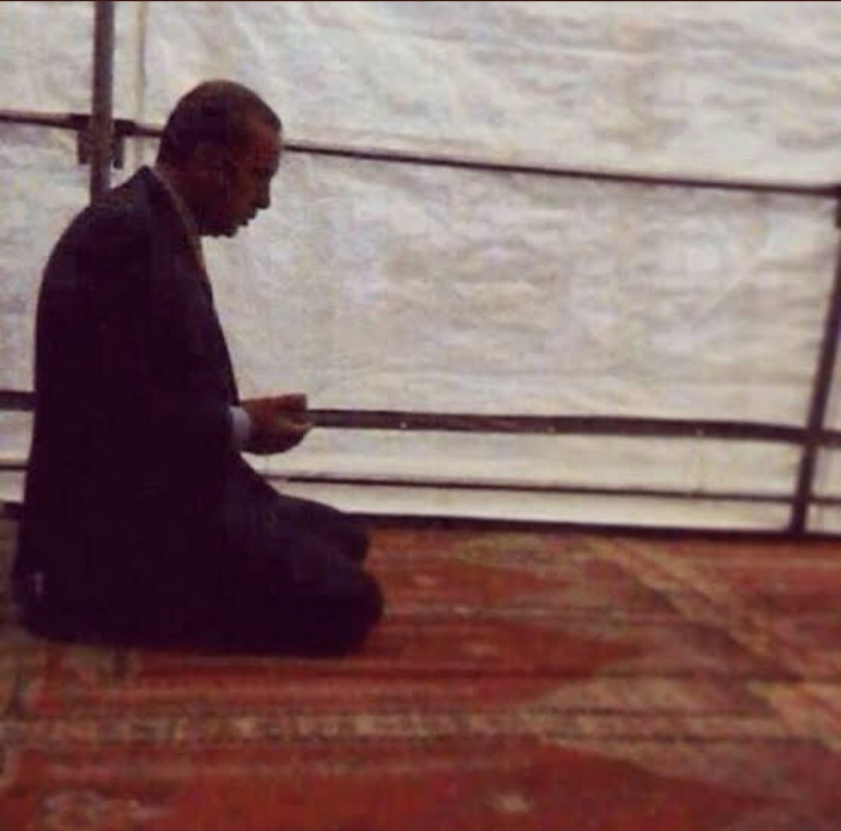 hasanbugali's tweet photo. Seninde Cuman Mübarek Olsun 
Ayasofyayı özgürlüğüne kavuşturan Liderim @RTErdogan 
Dualarımız seninle 🤲🇹🇷 🇵🇸 
Rabbim Özgür Filistin’i , Mısırı , Suudi Arabistan’ı , Irakı , Lübnan’ı , Doğu Türkistan’ı ve tüm zalimin zulmünde olan beldelerin kurtuluşunu göstersin… Amin https://t.co/zoKyBqGswD